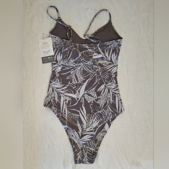 Vuori Heat Wave One Piece Chia Palm Swim Suite - Picture 5 of 5